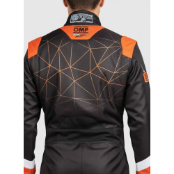 Design exclusif MAK Origin pour cette combinaison de karting