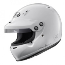 Casque Arai GP5W Touring Clips Hans - un casque fia sur et confortable