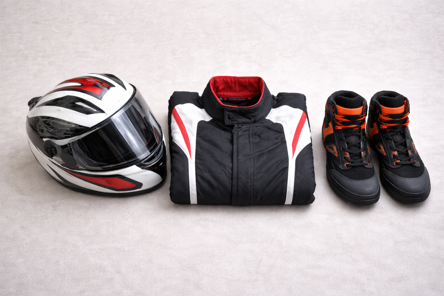 Équipement de karting pour débutant avec casque, combinaison et chaussures