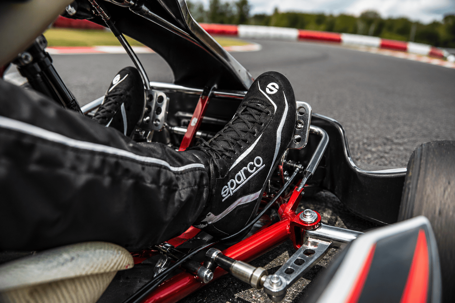 Comment choisir ses chaussures de karting : guide taille, semelle et confort